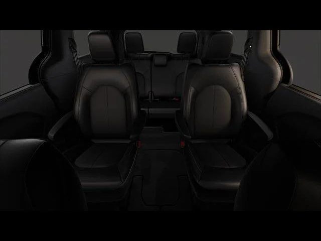 New 2026 Diamond Black Crystal Pearl-Coat Exterior Paint Chrysler Select image 3