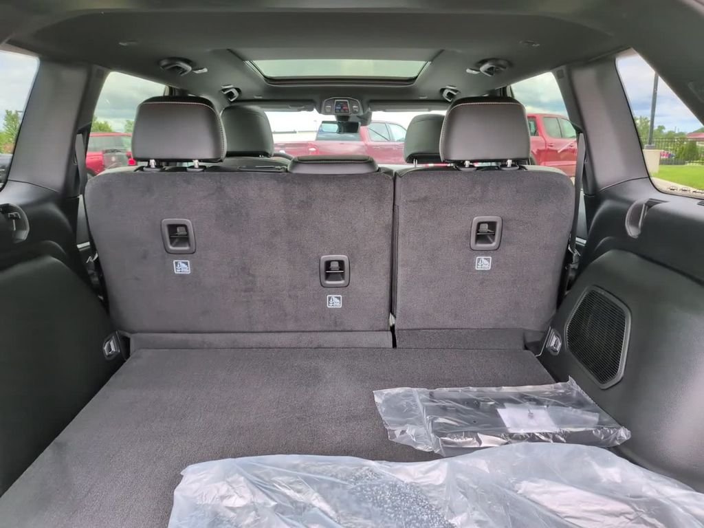 New 2026 Silver Zynith Exterior Paint Jeep  image 7