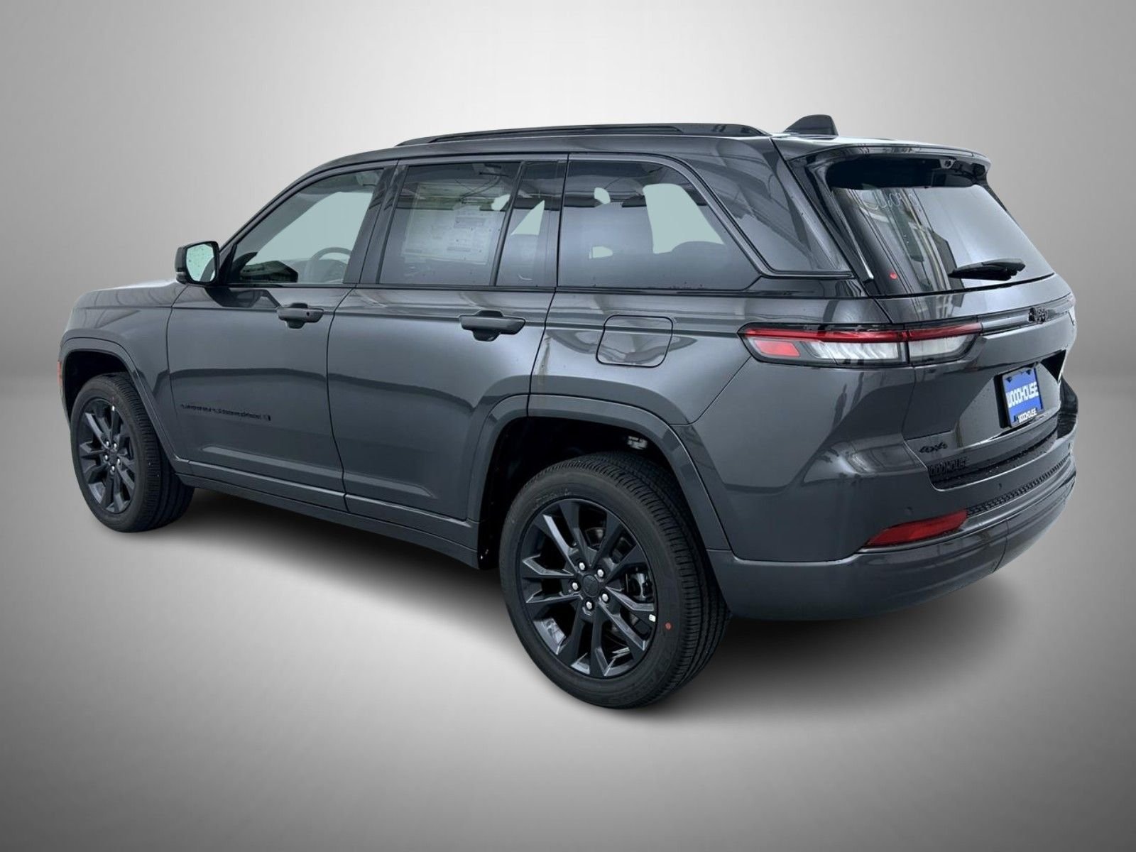 New 2026 Baltic Gray Metallic Clear-Coat Exterior Paint Jeep Limited Reserve image 7