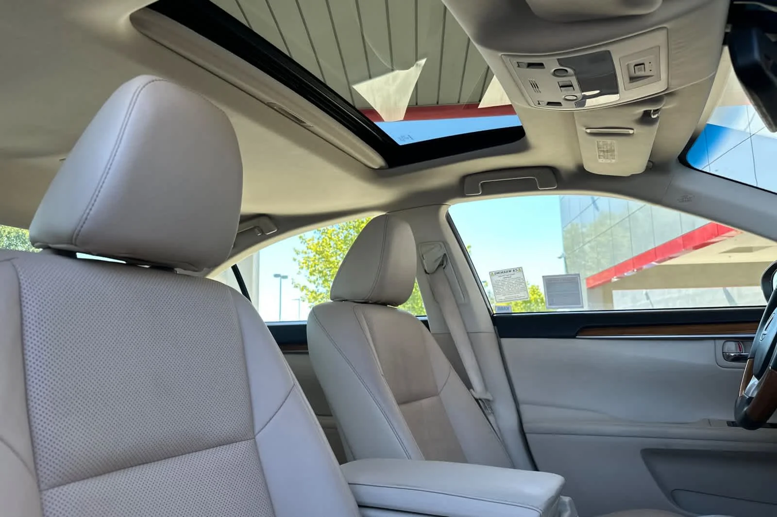 Used 2014 Matador Red Mica Lexus Hybrid image 17