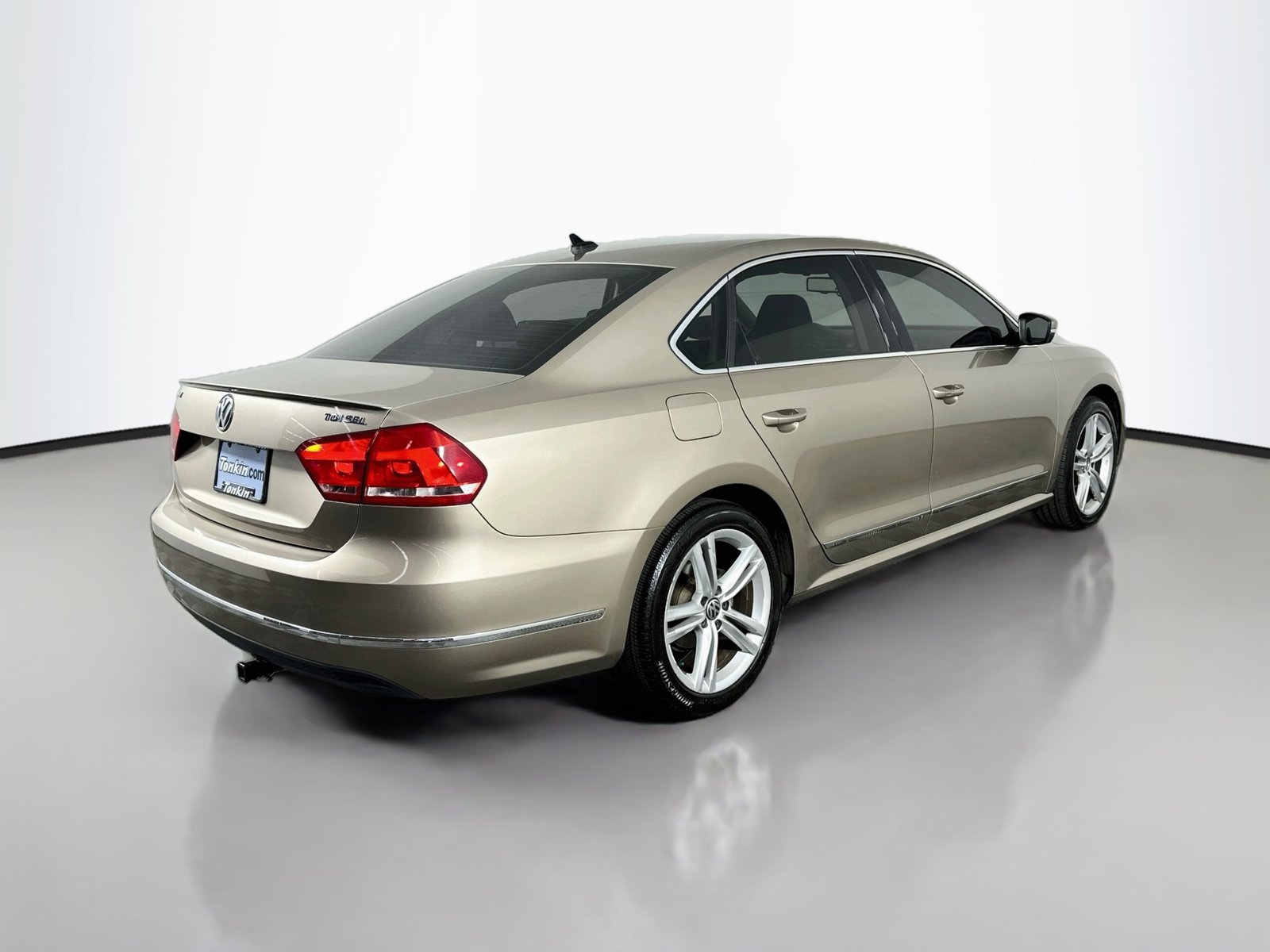 Used 2015 Titanium Volkswagen TDI SEL Premium image 7