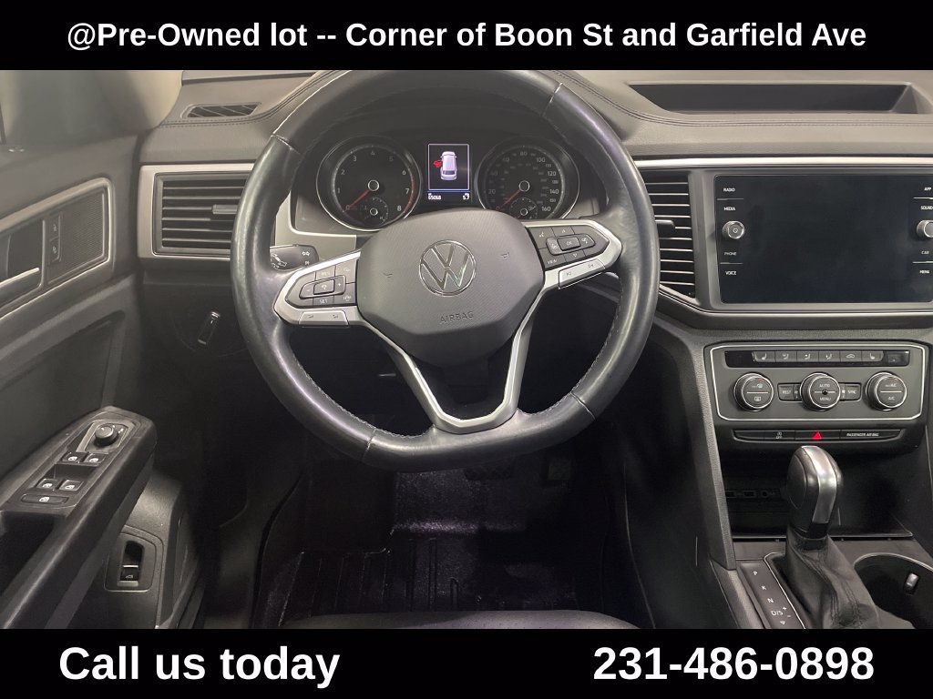 Used 2021 Black Volkswagen 3.6L V6 SE w/Technology image 18
