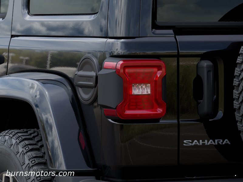 New 2026 Black Clear-Coat Exterior Paint Jeep Sahara 4-Door image 9