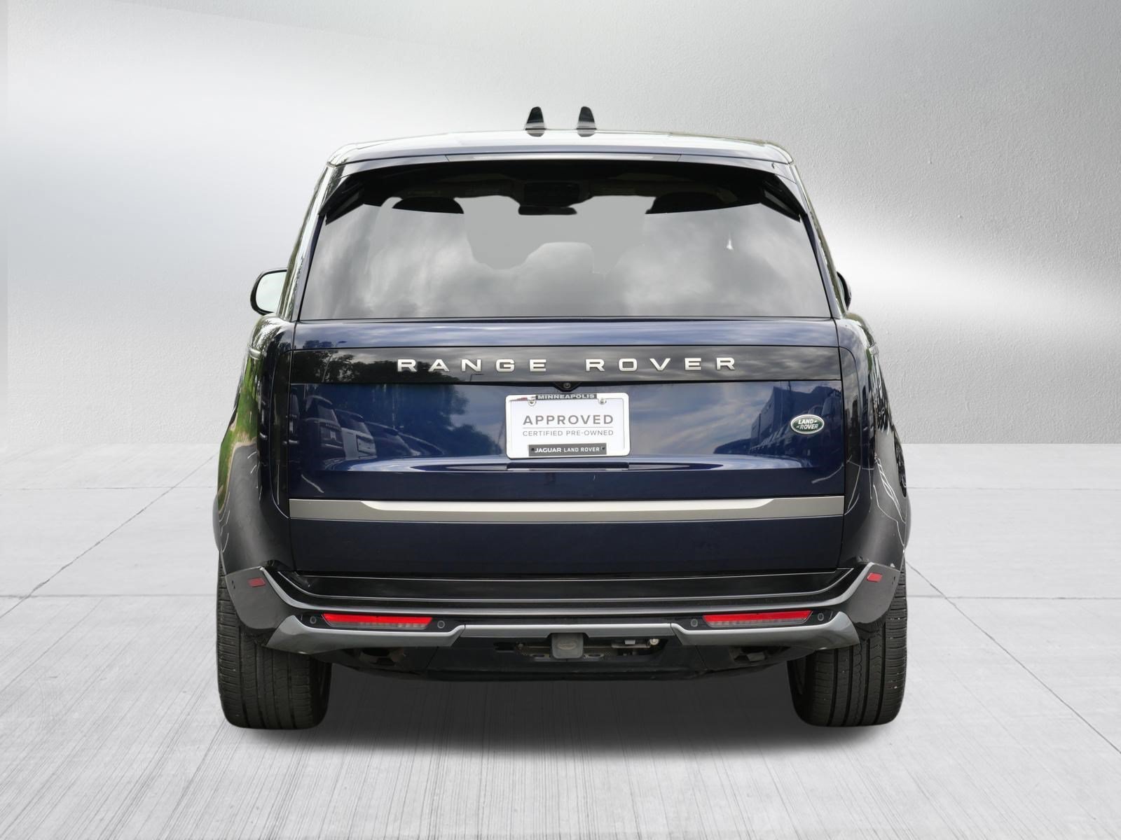 Used 2023 Portofino Blue Metallic Land Rover SE image 4