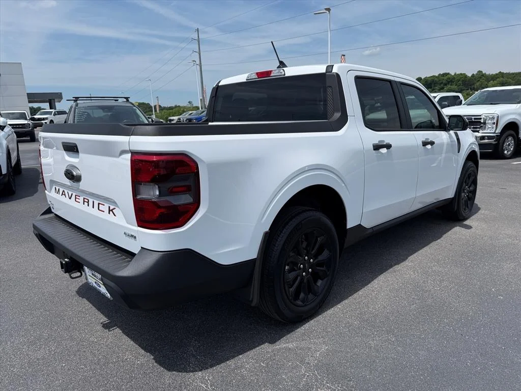 Used 2023 White Ford XLT image 7