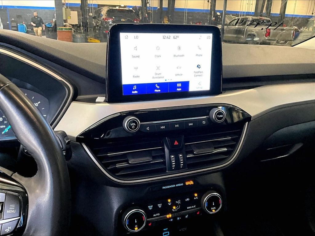 Used 2022 White Ford SEL image 19