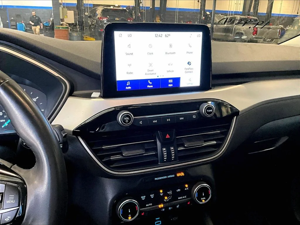 Used 2022 White Ford SEL image 19