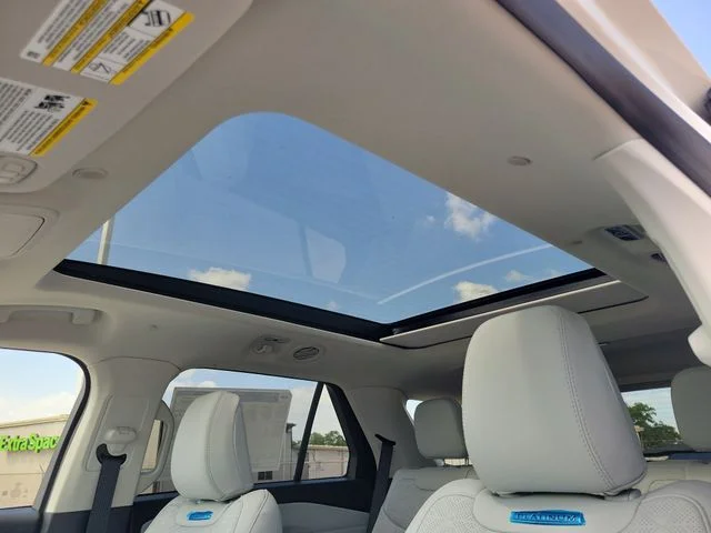 New 2026 Star White Metallic Tri-Coat Ford Platinum™ image 30
