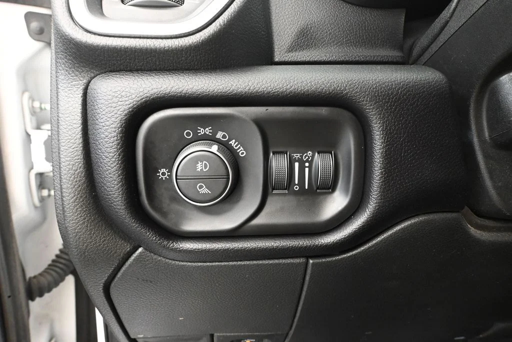 Used 2022 White Ram Laramie image 32