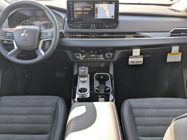 New 2026 Silver Mitsubishi SE image 18
