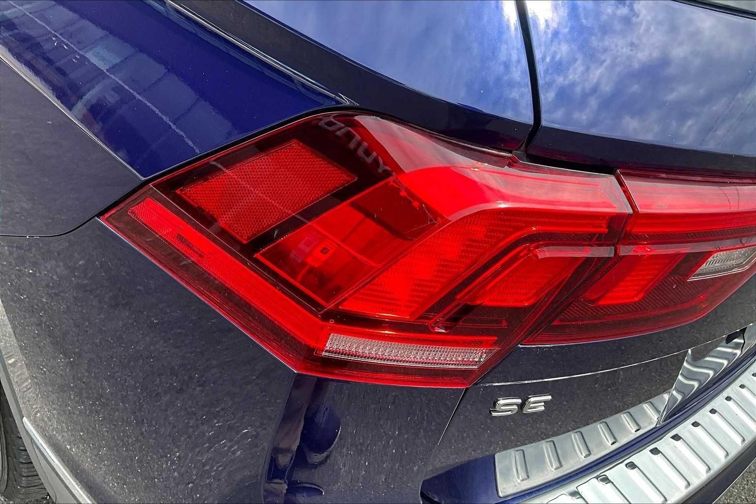 Used 2022 Atlantic Blue Metallic Volkswagen SE image 28