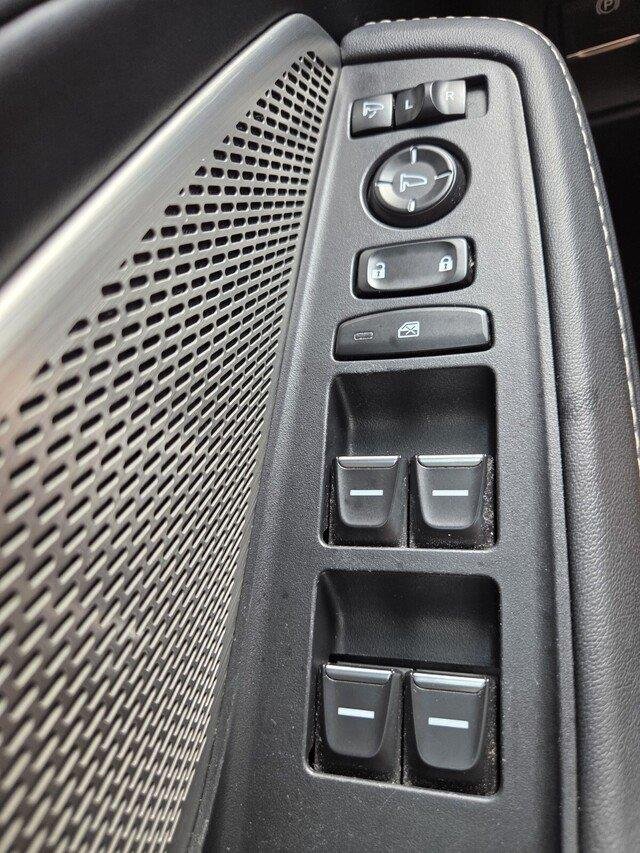 Used 2022 Majestic Black Pearl Acura Technology image 22