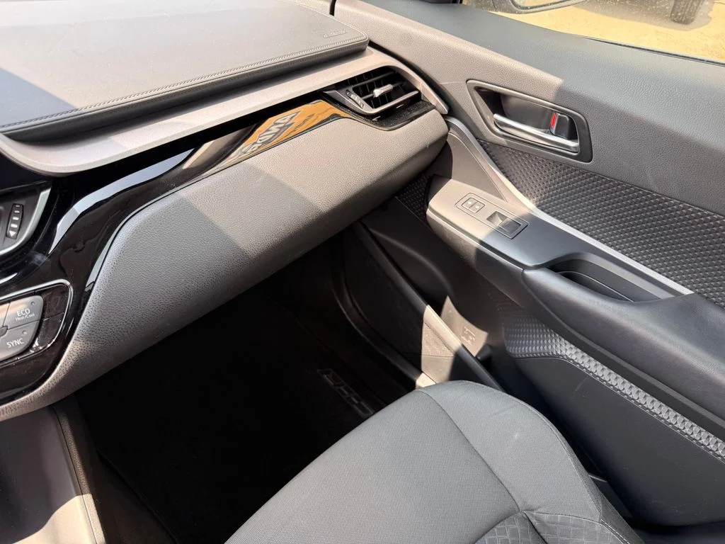 Used 2020 Silver Knockout Metallic Toyota LE image 25