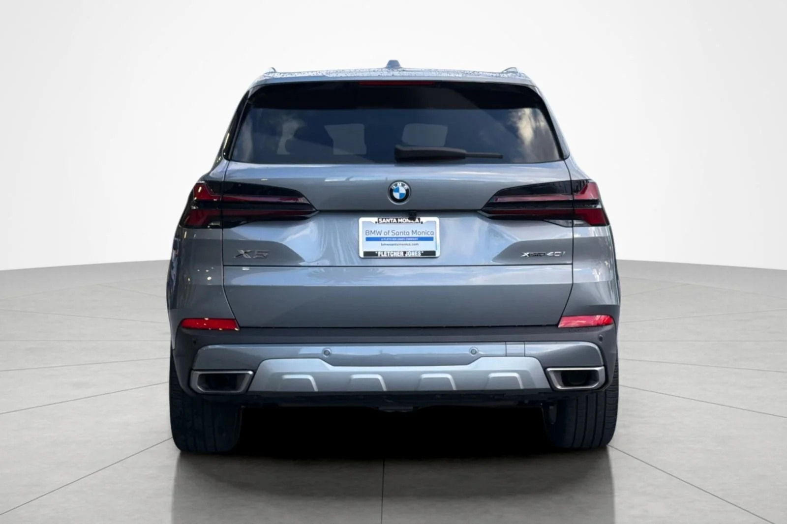 Used 2025 Skyscraper Grey Metallic BMW xDrive40i image 4