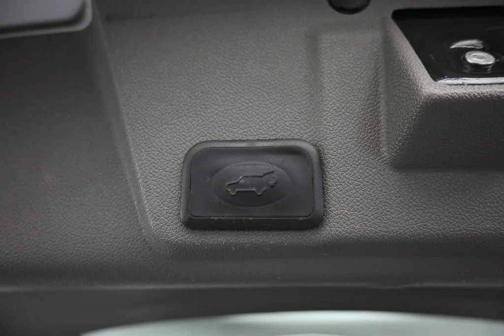 Used 2017 Silver Chevrolet 2LT image 14