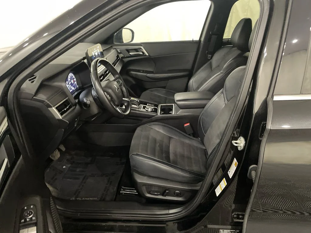 Used 2024 Black Diamond Mitsubishi SE Black Edition image 13