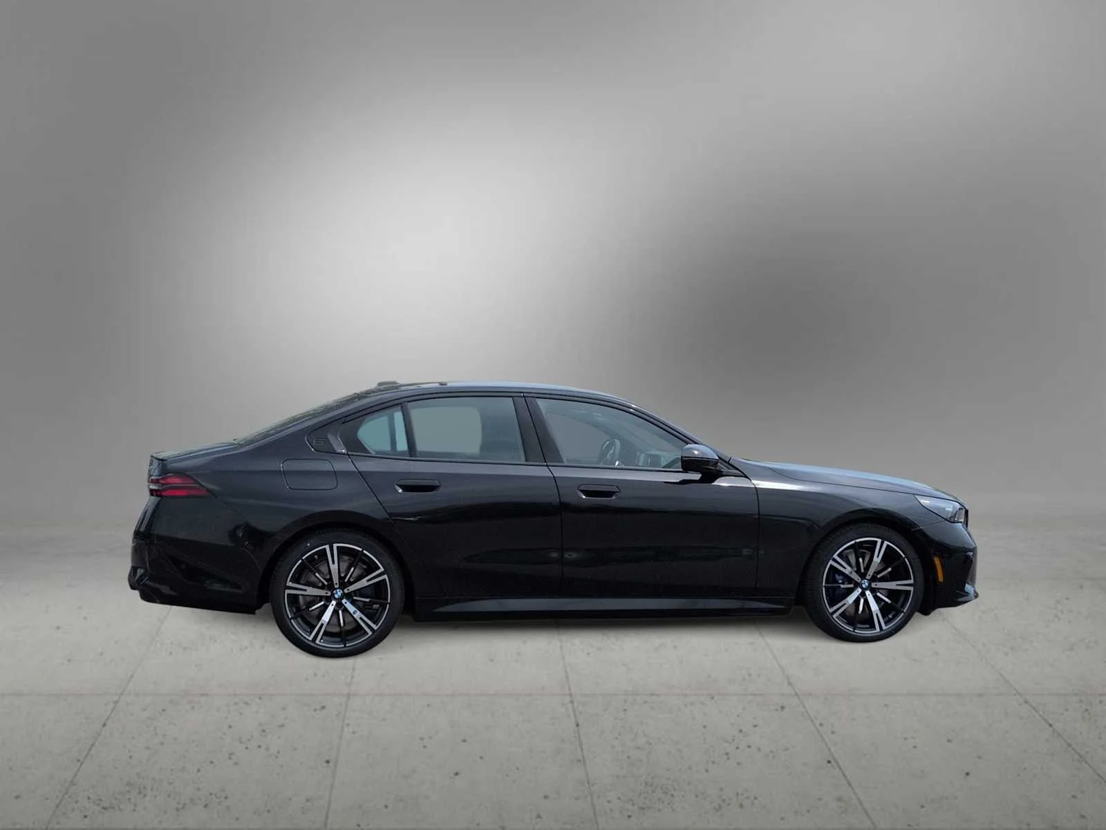 Used 2027 Black Sapphire Metallic BMW 550e xDrive image 9