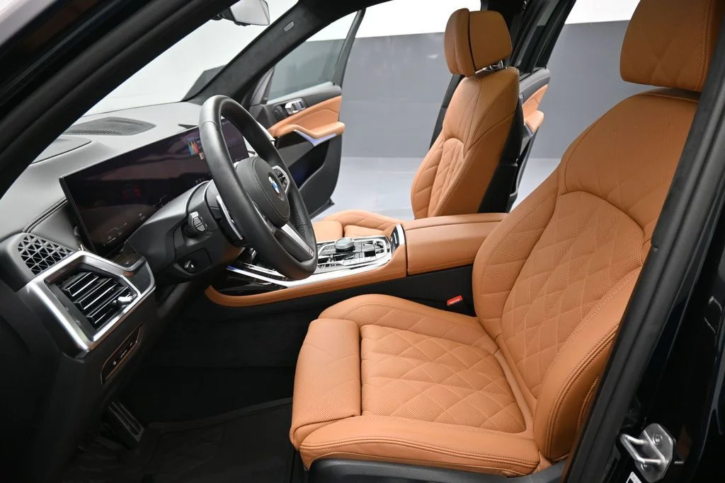 Used 2026 Black BMW xDrive40i image 9