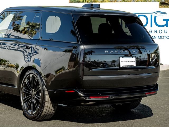 New 2026 Santorini Black Land Rover SE image 10