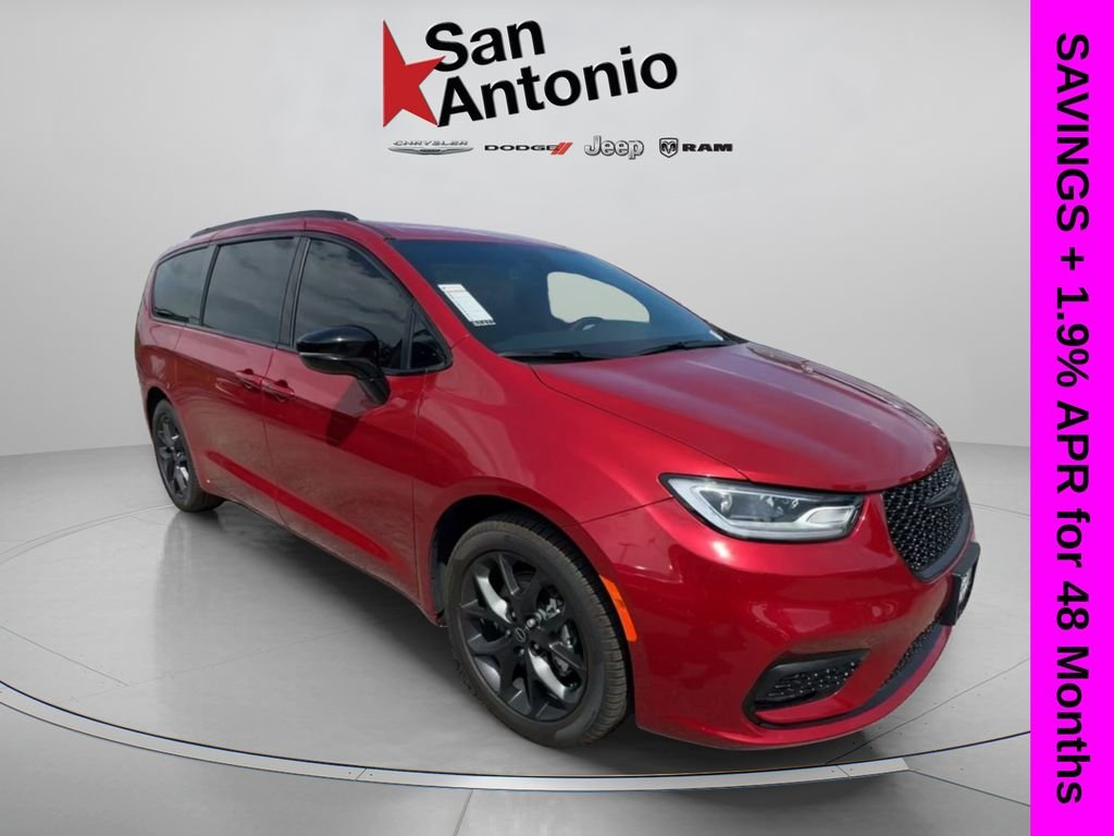 2026 Chrysler Pacifica Select's photo