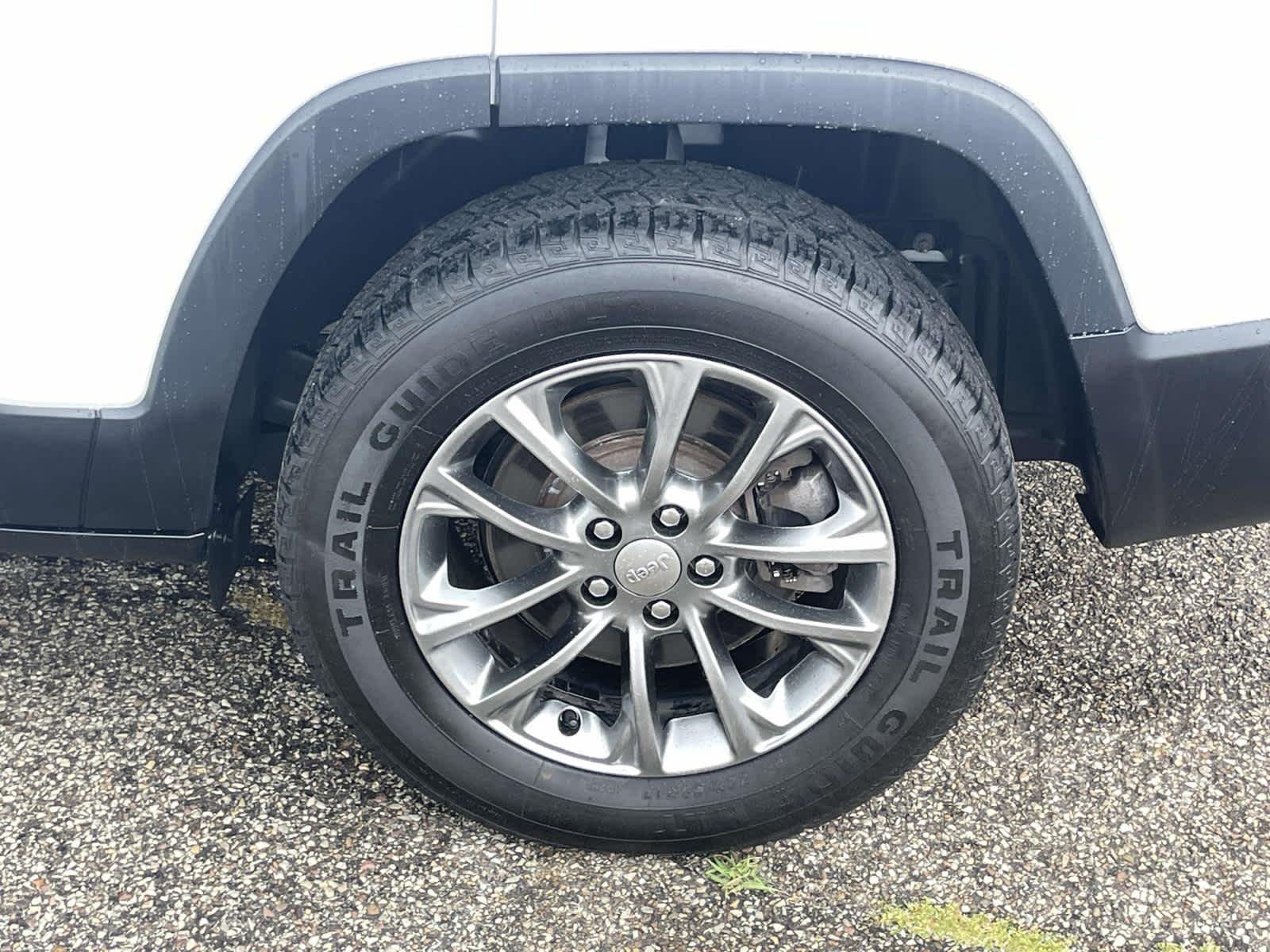 Used 2019 Bright White Clearcoat Jeep Latitude Plus image 17