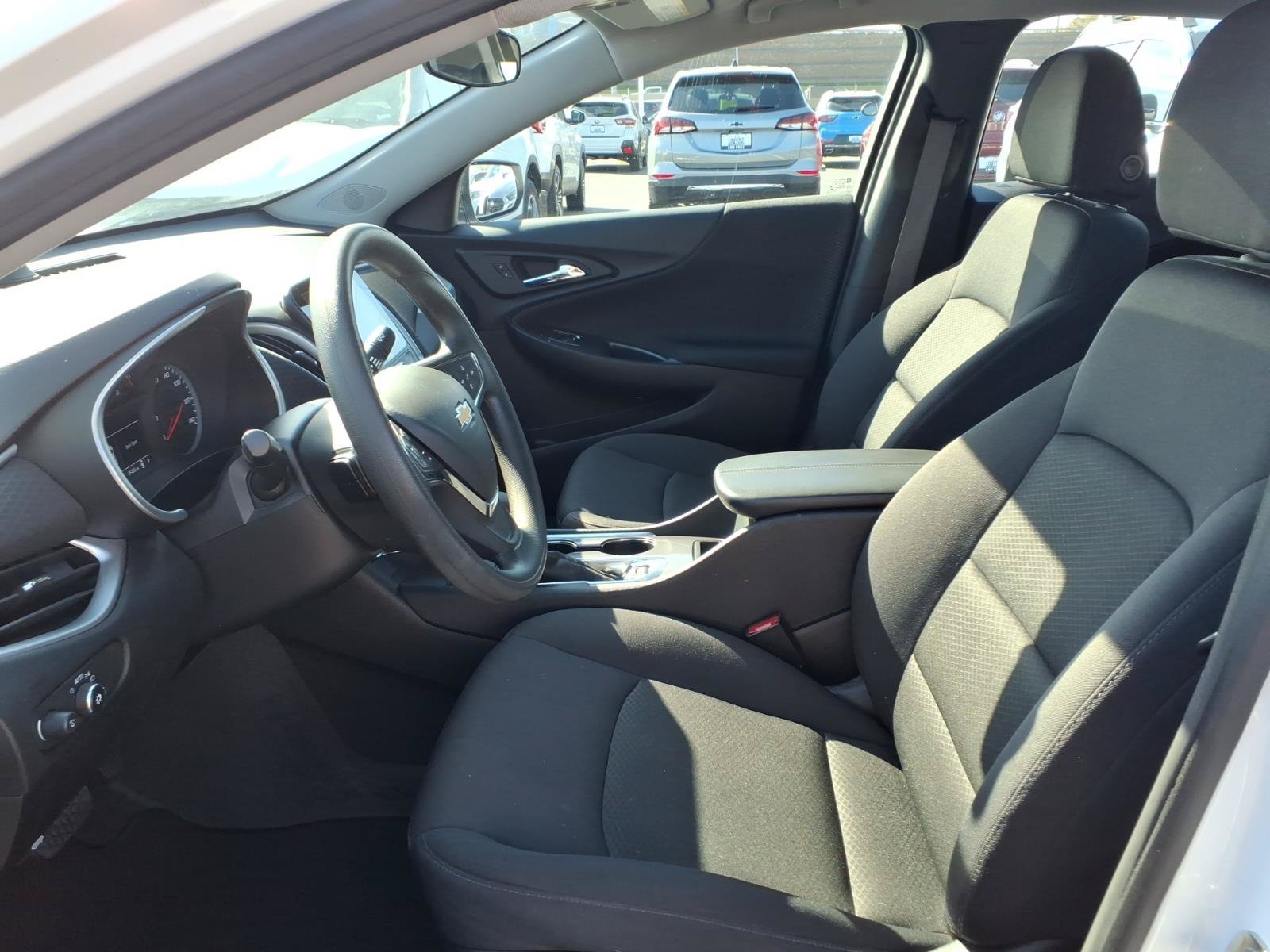 Used 2023 SUMMIT WHITE Chevrolet LT image 25