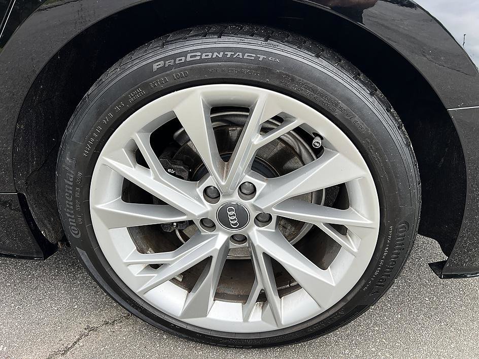 Used 2021 Brilliant Black Audi Premium Plus image 10