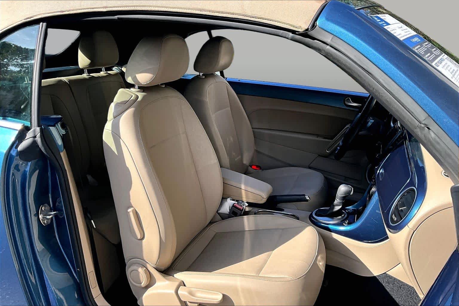 Pre-Owned 2019 Volkswagen Beetle Convertible SE