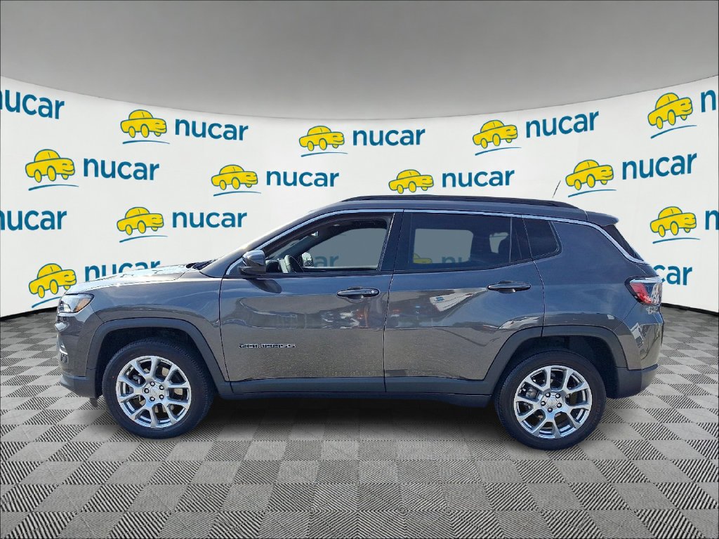 Used 2023 Gray Jeep Latitude Lux image 4