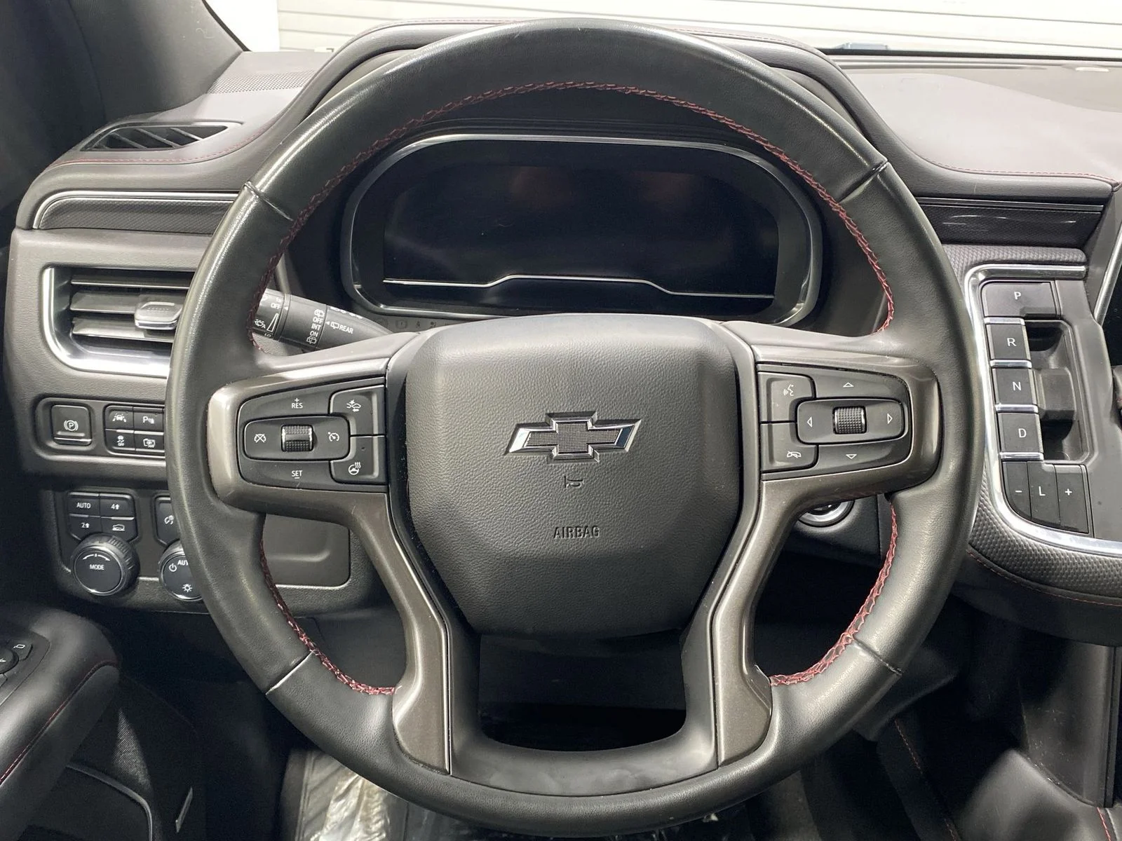 2024 Chevrolet Suburban RST - Photo 14