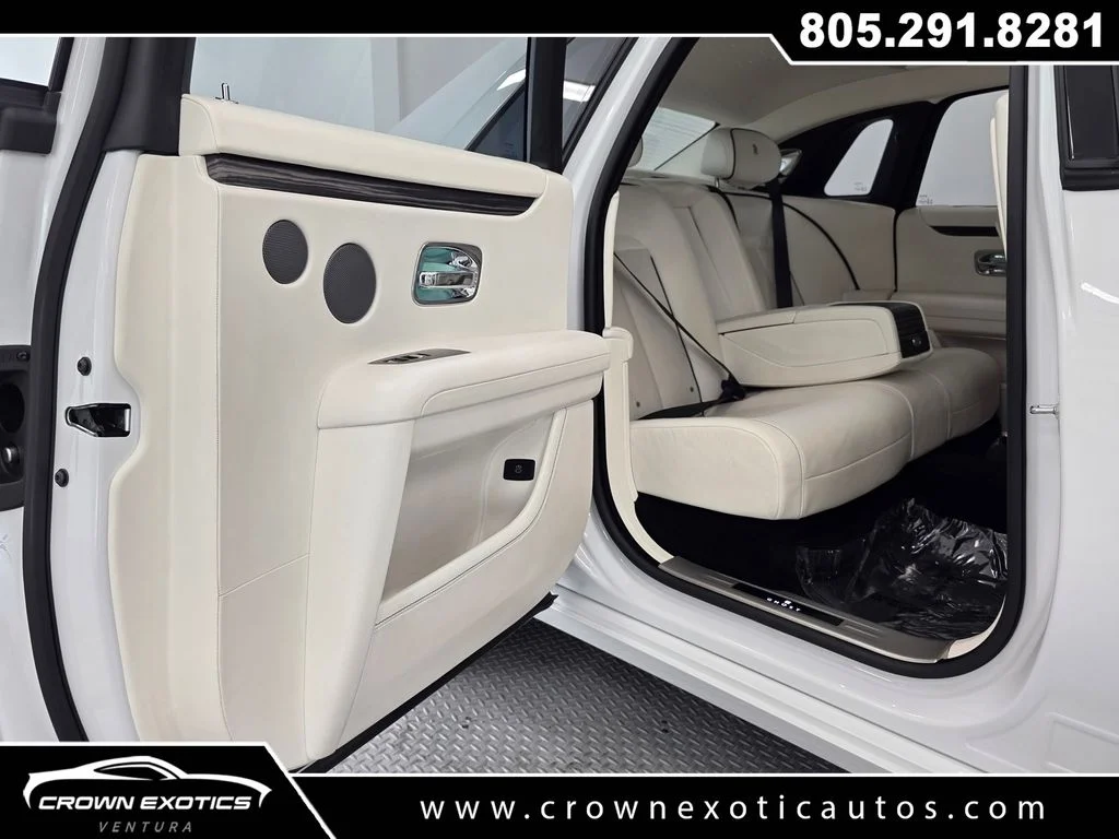 Used 2021  Rolls-Royce Base image 24