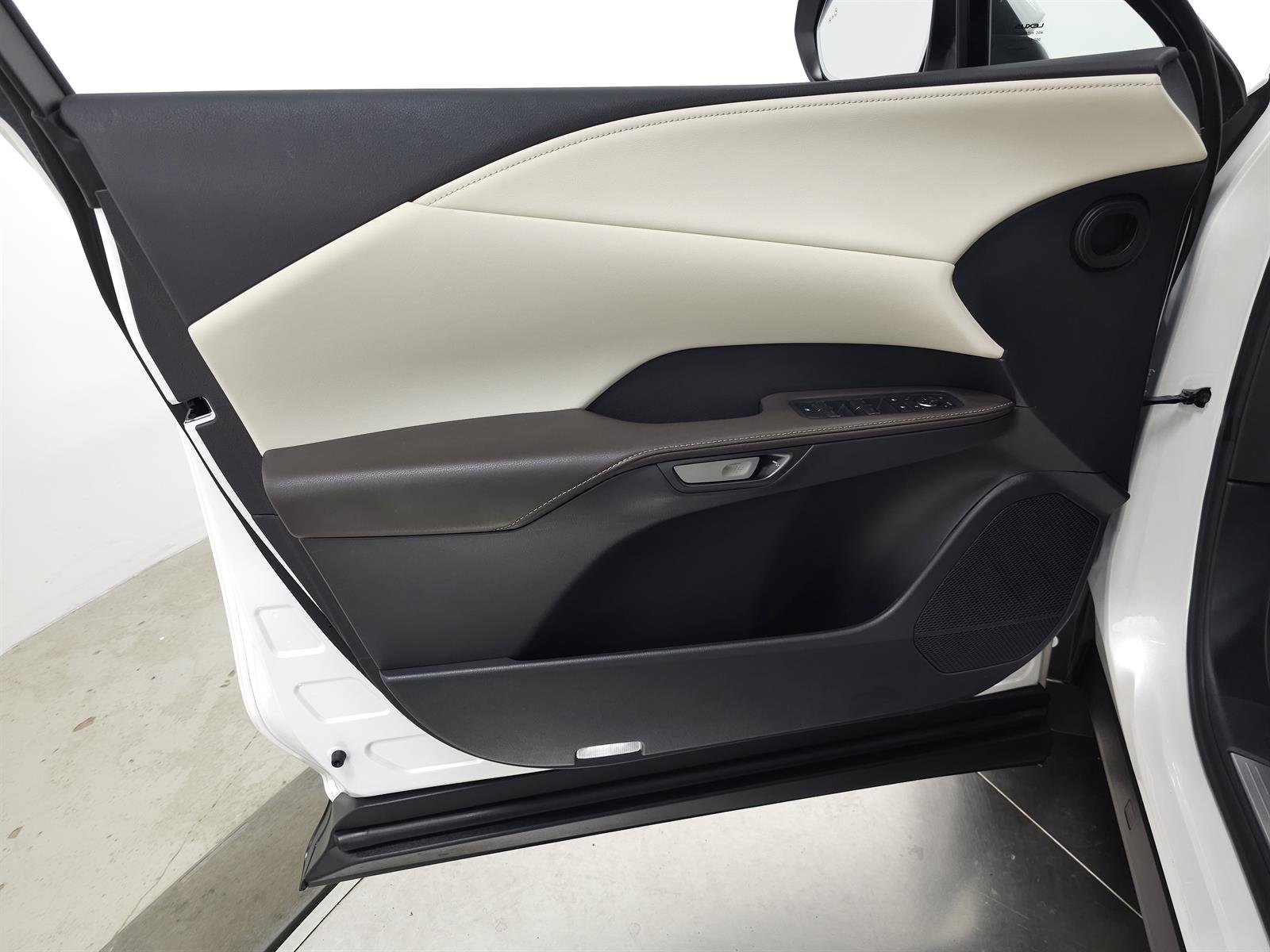 Certified Used 2024 White Lexus PREMIUM PLUS image 16