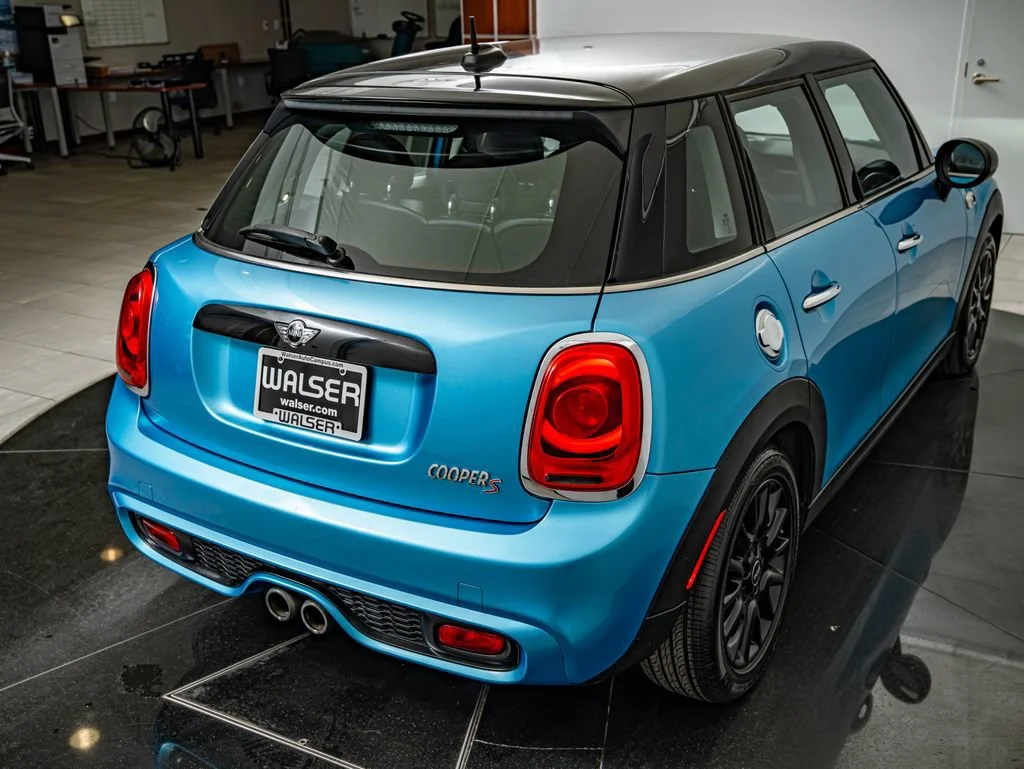 Used 2016 Electric Blue Metallic MINI  image 16