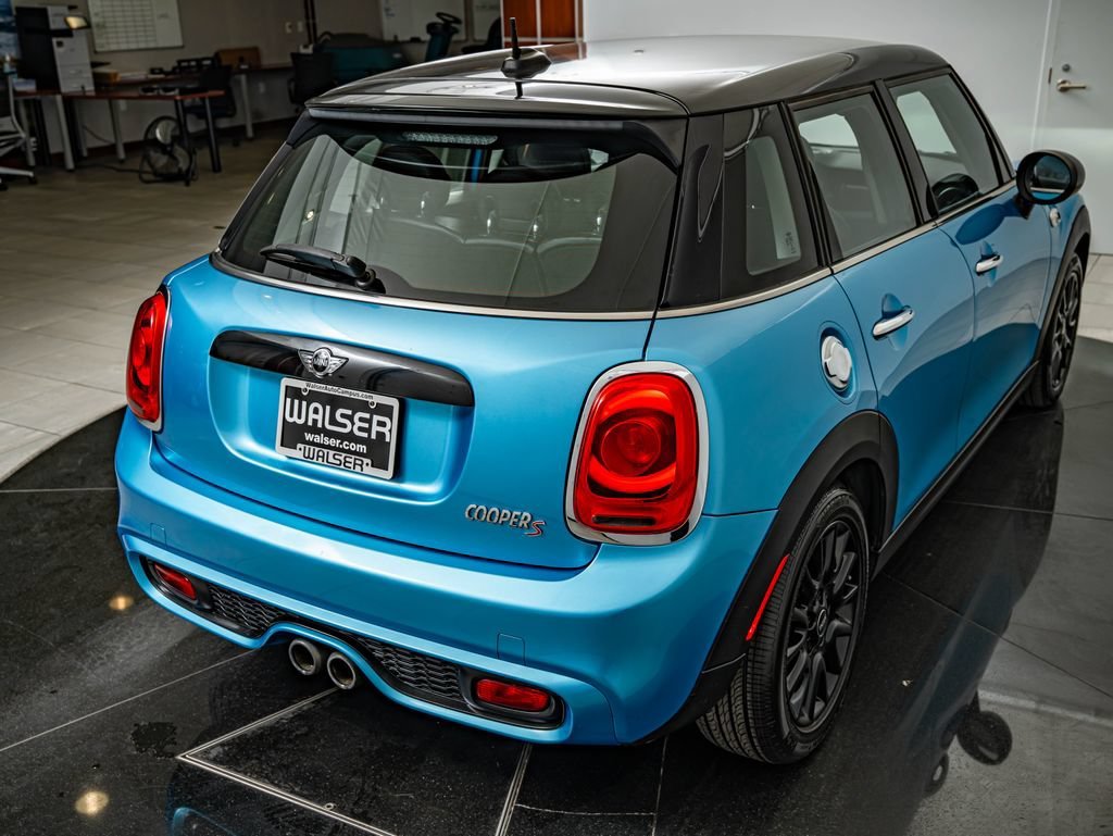 Used 2016 Electric Blue Metallic MINI  image 16
