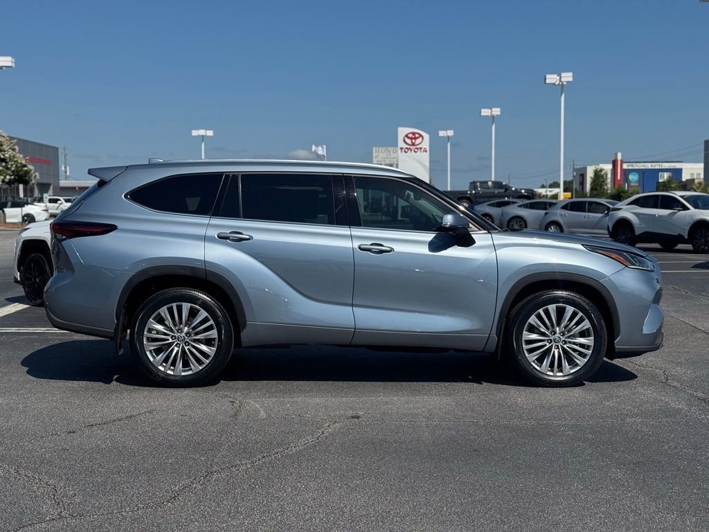 Used 2024  Toyota Platinum image 7