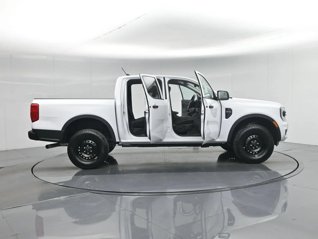 New 2026 Oxford White Ford XL image 7