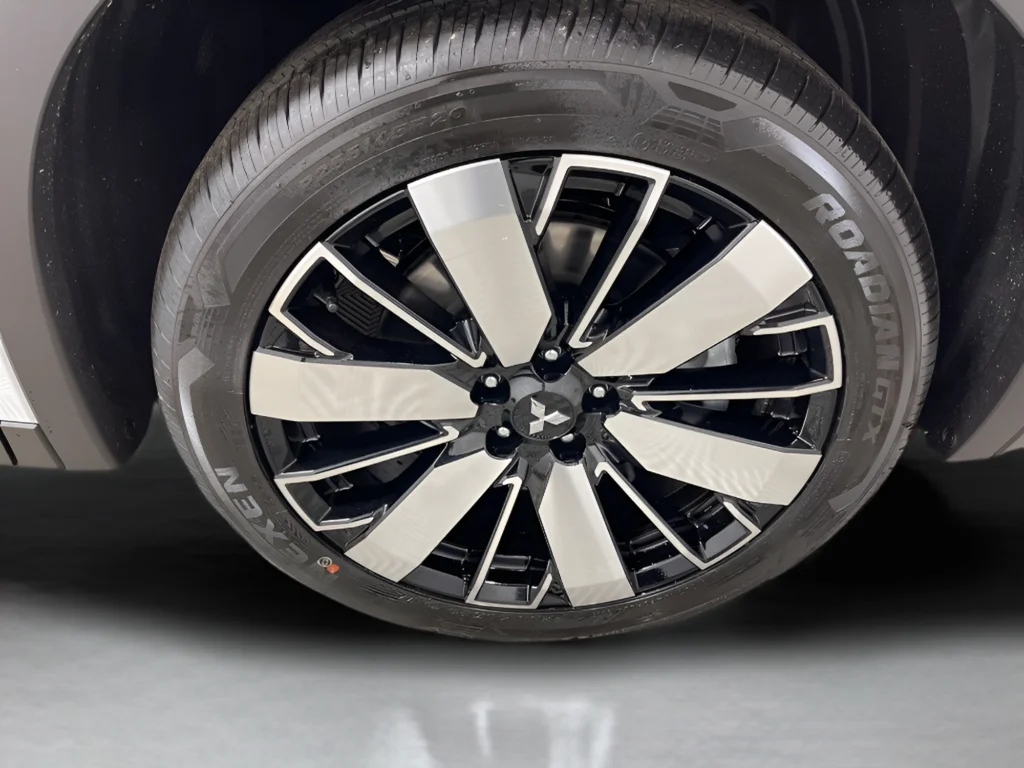 2026 Mitsubishi Outlander SE | CarEdge | CarEdge