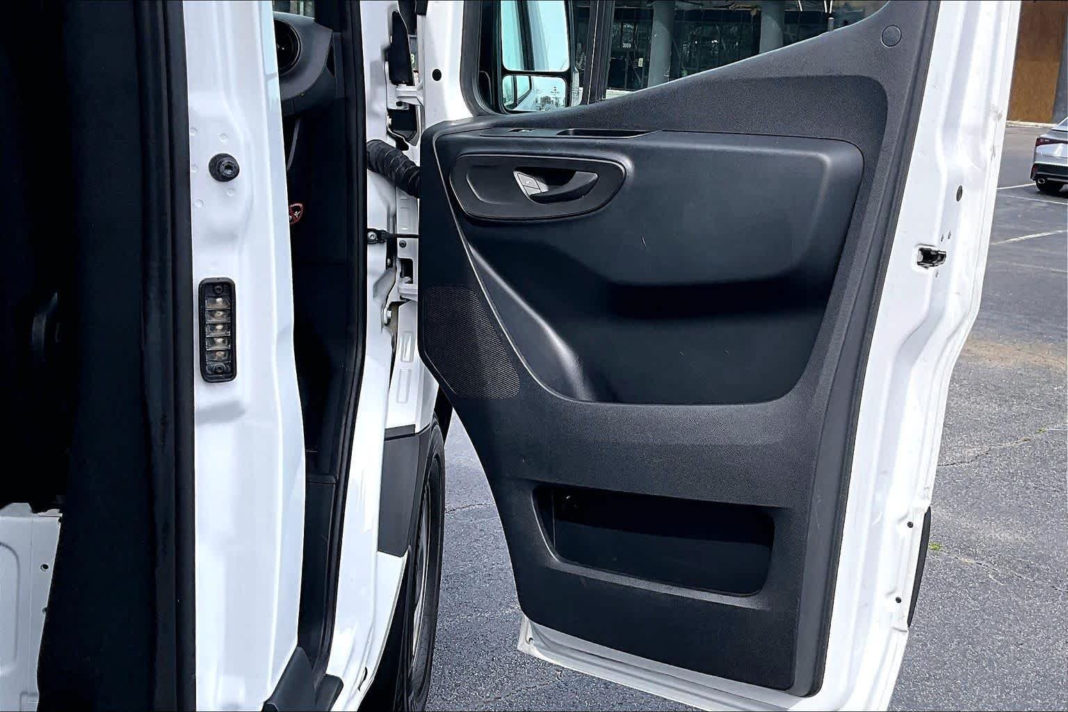 Used 2023 Arctic White Mercedes-Benz  image 23