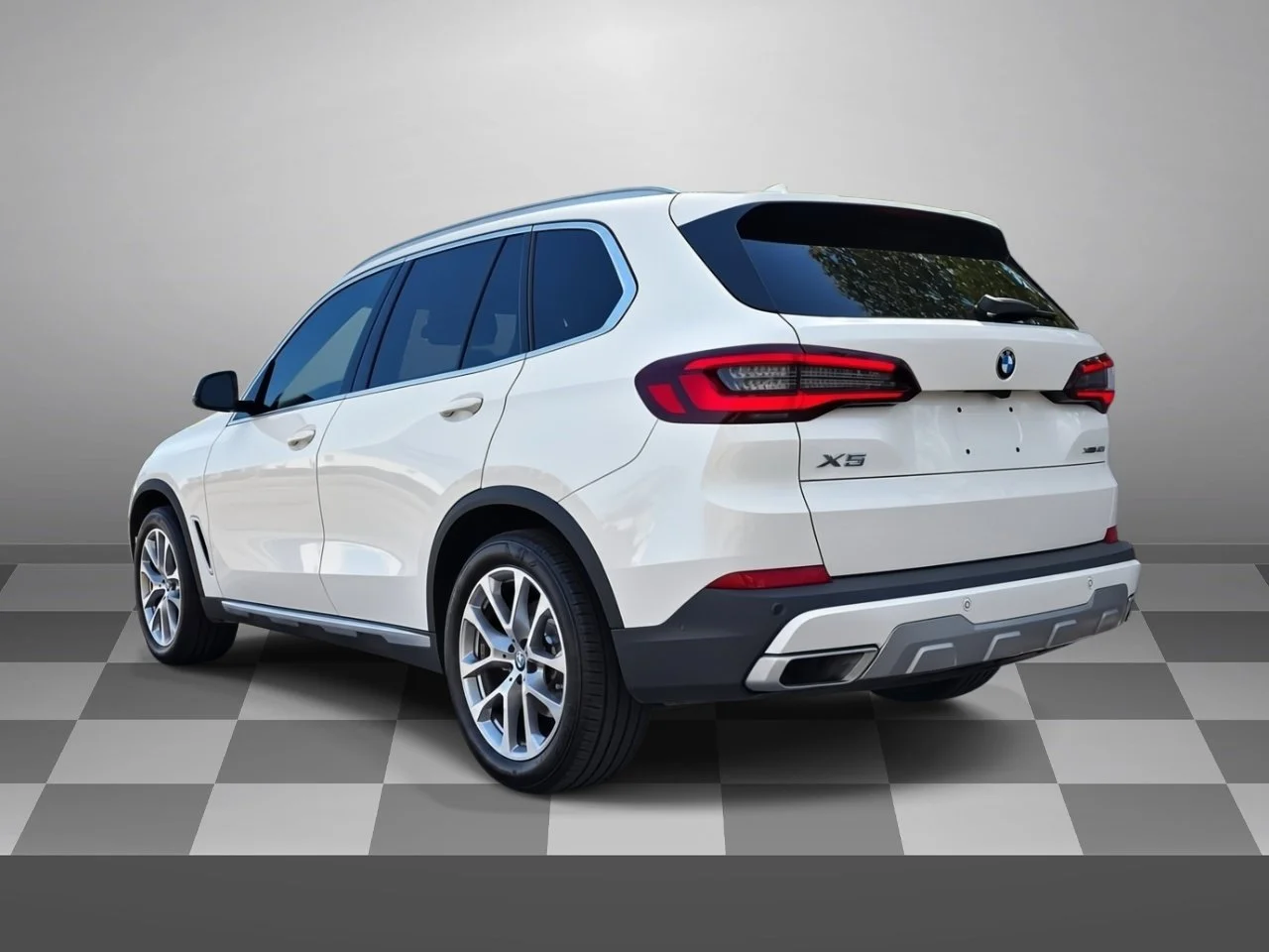 Used 2022 Mineral White Metallic BMW xDrive40i image 3