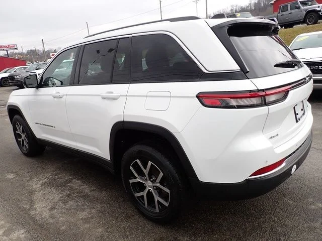 Used 2023 White Jeep Limited image 3