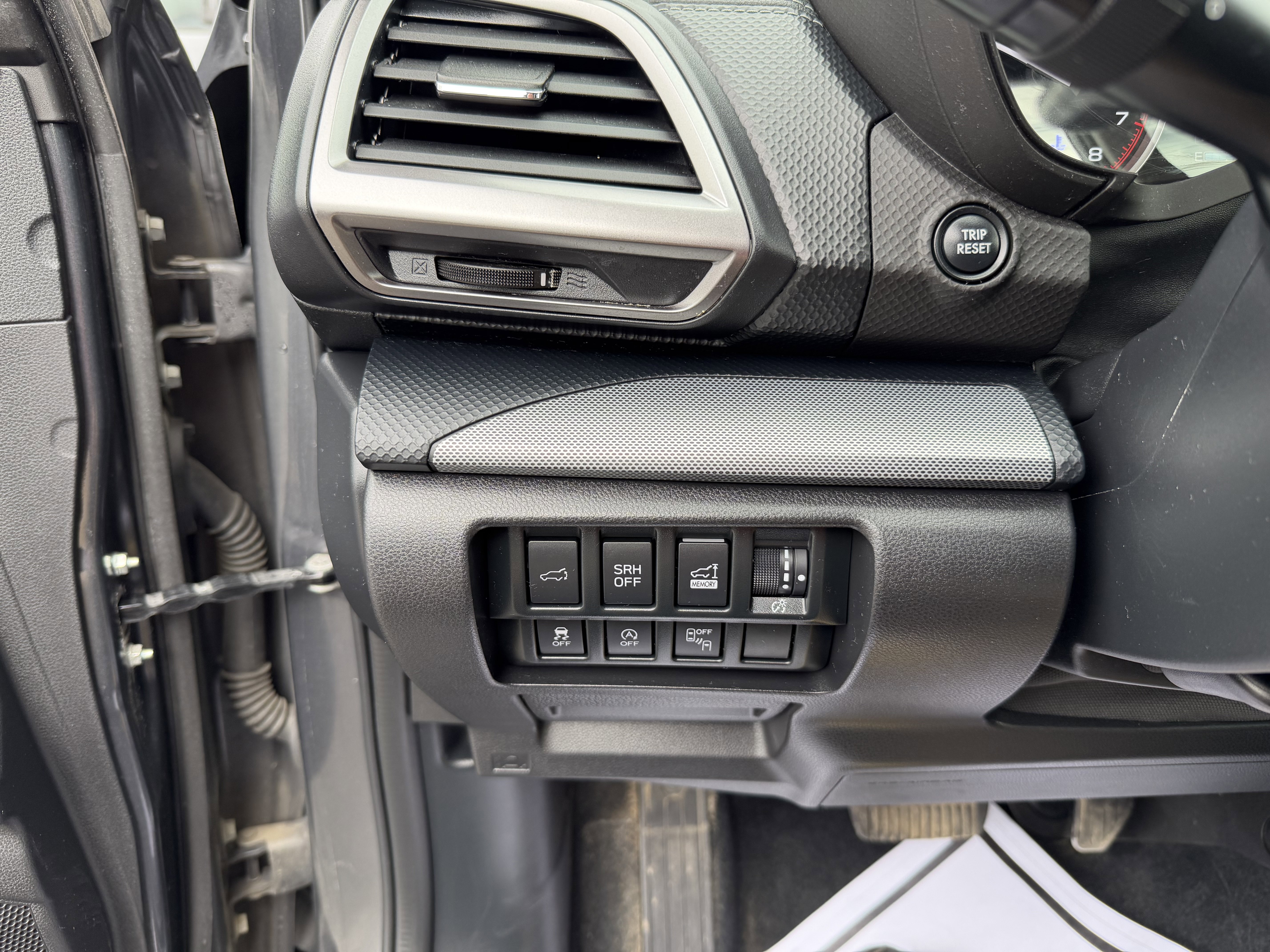 Used 2020 Magnetite Gray Metallic Subaru Limited image 15