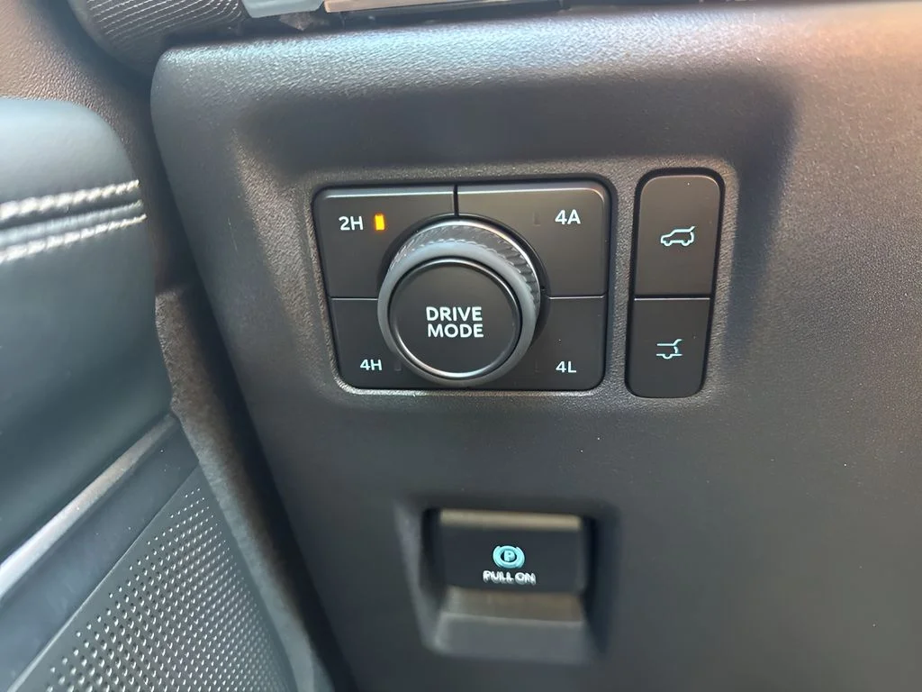 Used 2025 Black Ford Platinum image 25
