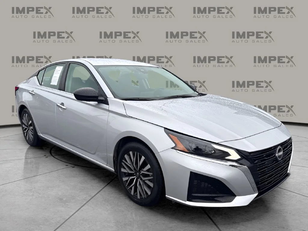 Used 2025 Silver Nissan 2.5 SV image 7