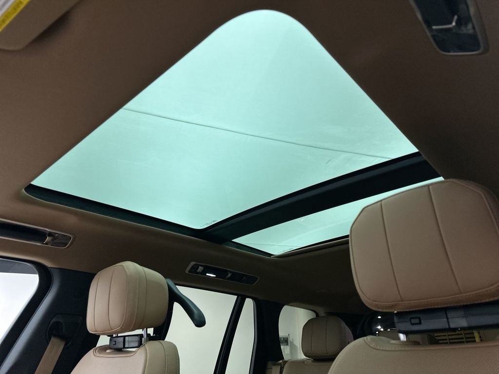 New 2026 Belgravia Green Land Rover SE image 11