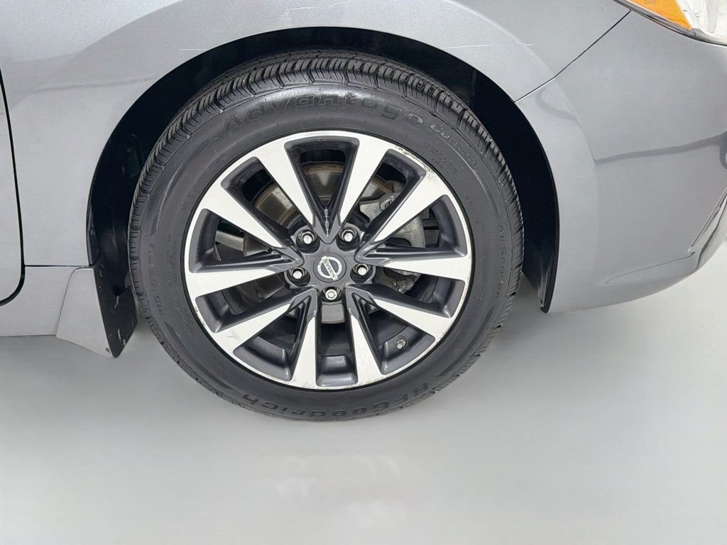 Used 2016 Gun Metallic Nissan 4dr Sedan I4 2.5 SV image 31