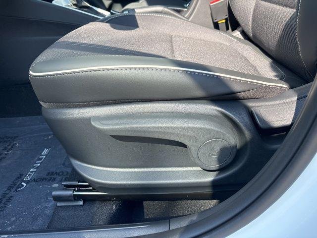 New 2026 Lunar White w/Black Roof Hyundai SEL image 45
