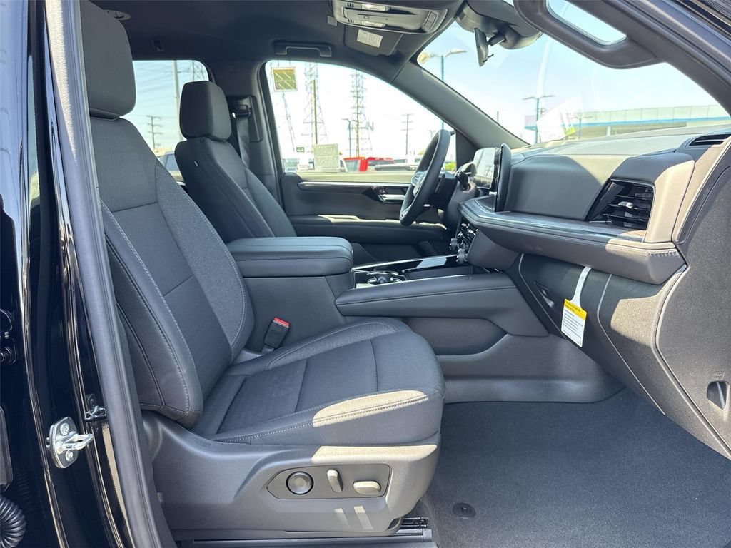 2026 Chevrolet Suburban LS - Photo 32