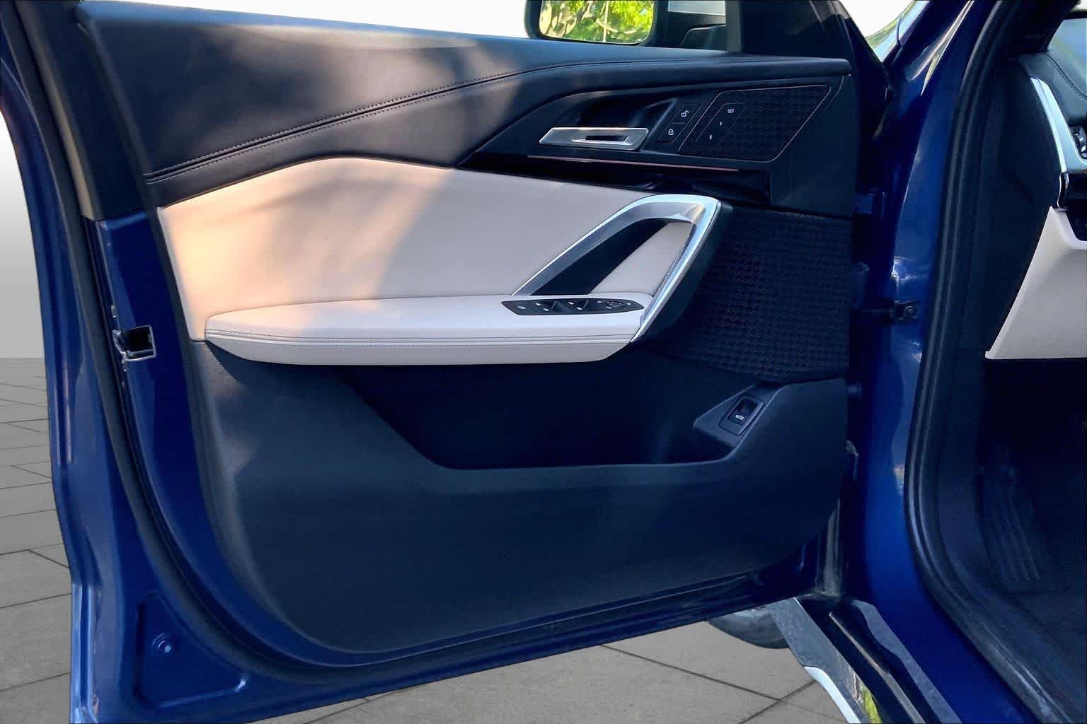 Used 2023 Phytonic Blue Metallic BMW xDrive28i image 21