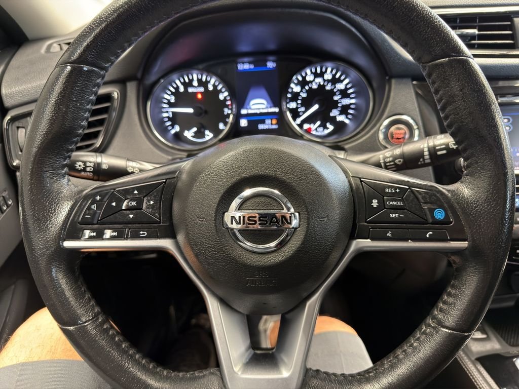 Used 2019 Silver Nissan SL image 14