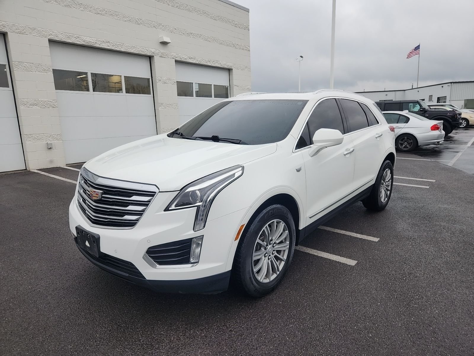 Used 2017 Cadillac XT5 Luxury with VIN 1GYKNDRS5HZ134008 for sale in Lima, OH